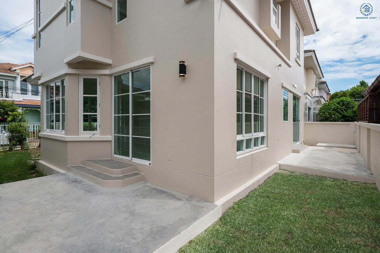 บ้านมือสองตกแต่งใหม่ โครงการ ชัยพฤกษ์ ติวานนท์-ราชพฤกษ์1 เนื้อที่ 56.20 ตร.ว. ฟังก์ชัน 3 ห้องนอน 2 ห้องน้ำ จอดรถได้ 1 คัน สภาพแวดล้อมดี บนทำเลศักยภาพ หน้าโครงการติดถนนใหญ่ เชื่อมต่อถนนราชพฤกษ์ ใกล้จุดขึ้นทางด่วน "ศรีสมาน" ใกล้ห้าง "เซ็นทรัลเวสเกต" และ "โรบินสันศรีสมาน"...